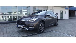Der neue XQ 30 von Nissans Nobelmarke Infiniti zielt auf Wettbewerber wie den GLA von Mercedes-Benz. (Sven Prawitz)