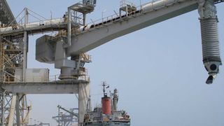 SMB International aus Quickborn hat zwei Schiffsbeladesysteme für den Umschlag von Harnstoff gebaut und installiert. Bild: SMB International (Archiv: Vogel Business Media)