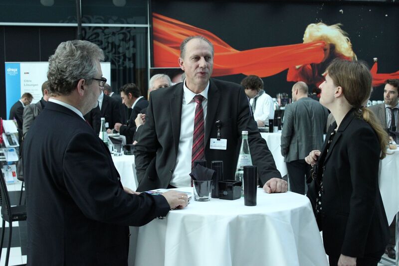Werner Theis (SystAG Systemhaus GmbH), Klaus Hollmann (März Network Services GmbH) und Linda Theis (SystAG Systemhaus GmbH) (Vogel IT-Medien)