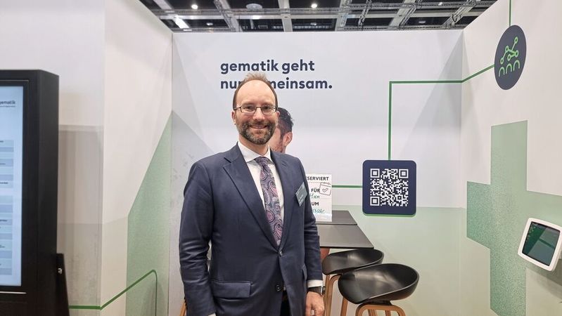 Gematik-Geschäftsführer Dr. Florian Hartge auf der DMEA 2026. (Bild:  © Serina Sonsalla)
