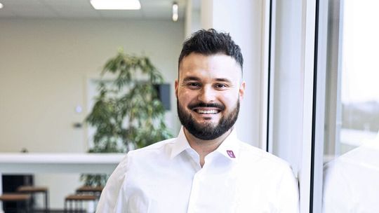 Joshua Kübler verstärkt das Vertriebsteam bei vapic.(Bild:  Dennis Daletzki, www.ddaletzki.de)