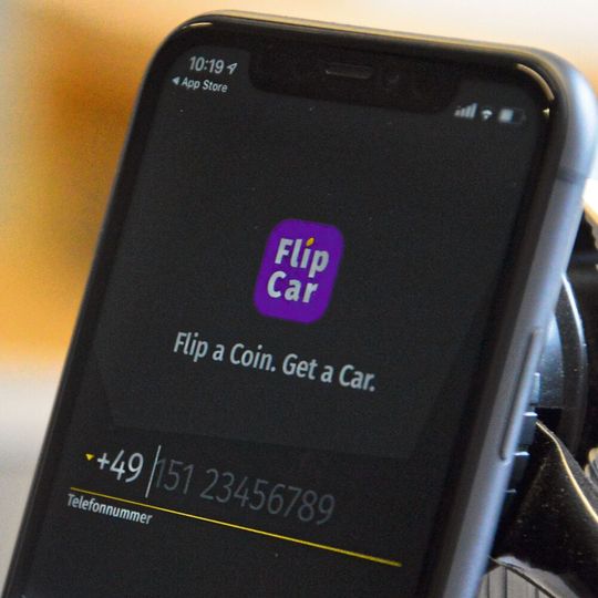 Händler und Privatleute, die von A nach B reisen wollen, für Überführungsfahrten zusammenbringen – das ist die Idee des Start-ups Flipcar.(Bild:  Achter/»kfz-betrieb«)