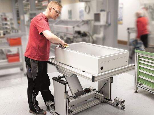 Der ergonomische RK Easymount für die Schaltschrankmontage.(Bild:  RK Rose+Krieger)