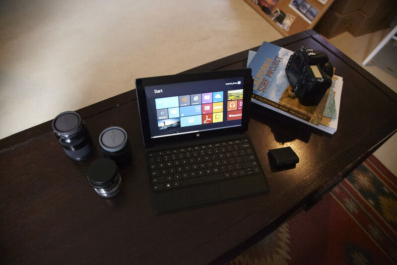 ...als professionelles Werkzeug neben der Kamera: das Surface Pro. (Bild: Microsoft)