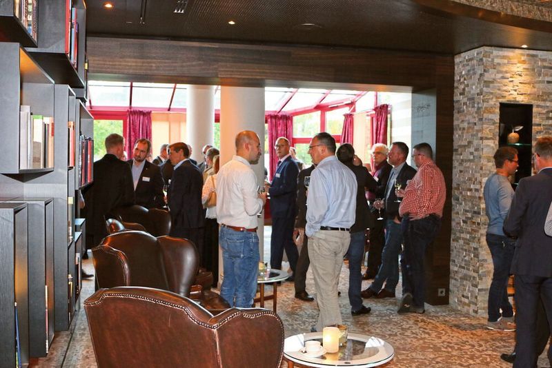 Impressionen des Stahl Expertenforum vom letzten Jahr in Stromberg: Rund 90 Ex-Schutzexperten trafen sich zum Informationsaustausch. (R. Stahl)