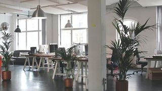 Die Pandemie fegte die Büros leer. Unternehmen mussten plötzlich einen Großteil der Belegschaft ins Homeoffice schicken. (Bild: © – Marc Mueller – Pexels)