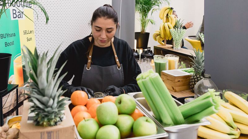Wer zwischendurch einen Frische-Kick brauchte, besuchte entweder die Smoothie-Bar (gesponsert von Autoproff)... (Bild: Stefan Bausewein)