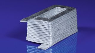 Die im Feinguss-Verfahren hergestellte, gegossene Spule trägt zur Steigerung von Drehmoment und Leistungsdichte in elektrischen Maschinen bei. (Bild: Fraunhofer IFAM)