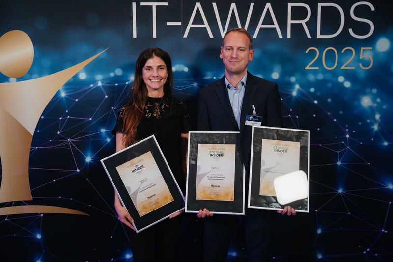 Dreimal Gold für Huawei: Rebekka Klein und Christoph Wezel sind zu Recht stolz. (Bild: Manuel Emme Fotografie)