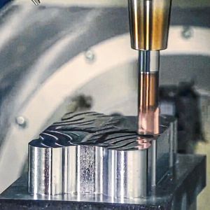 Der Hochvorschubfräser Optimill-3D-HF-Hardened kommt für das Hochleistungsschruppen großer Materialmengen zum Einsatz.  (Bild:  Mapal)