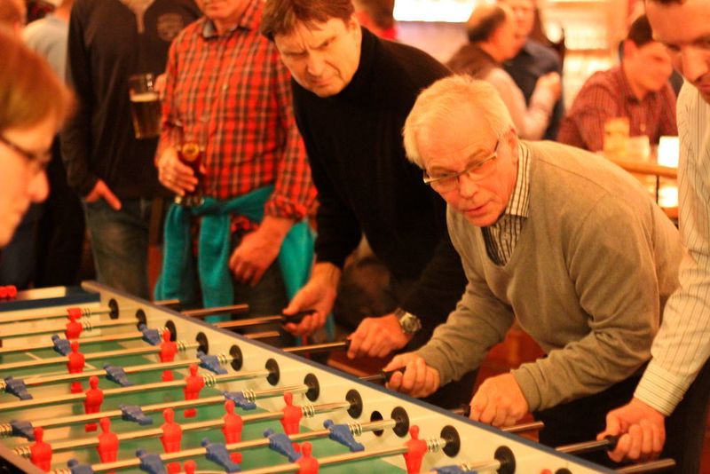 Impressionen der Abendveranstaltung bei den Förderprozess Foren 2016 in Würzburg. Das 4er-Kicker Turnier sorgte für Spaß und Spannung. (Ernhofer/PROCESS)