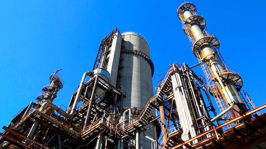 Die Chemieindustrie steht vor der Aufgabe, Klimaneutralität und Wettbewerbsfähigkeit zugleich zu sichern.(Bild:  frei lizenziert /  Pixabay)