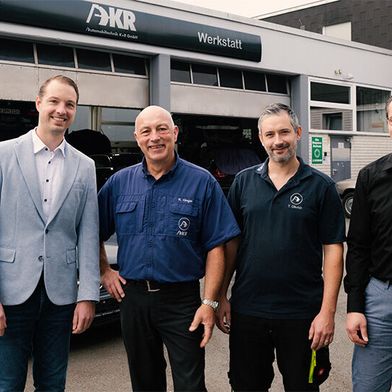 Eingespielte Partnerschaft: v.l. Timo Vössing (LUEG), Rudolf Klinger (KR), Tobias Olbrich (KR), Manuel Golletz (LUEG). (Bild:  LUEG AG & Co. KG)