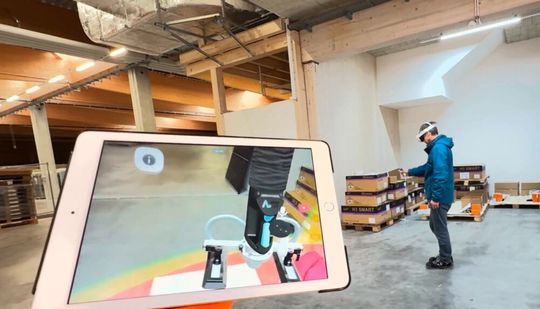 Dank Virtual Reality (VR) lassen sich geplante Anlagen im realen Maßstab darstellen und können direkt im Raum erlebt werden.(Bild:  Aero-Lift)