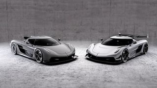 Mit dem Jesko Absolut (links) hat Koenigsegg eine für höhere Geschwindigkeiten ausgelegte Variante des Jesko vorgestellt. (Bild: Koenigsegg)