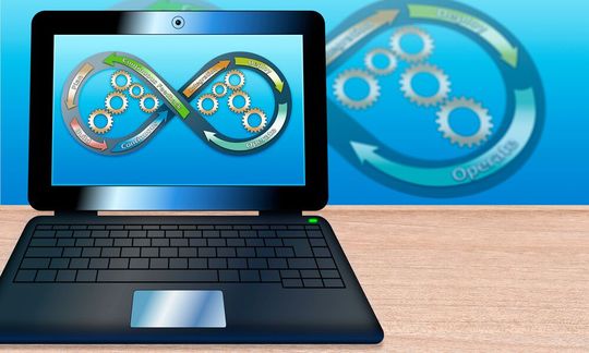 Aus Anwender- oder Anlagenbetreibersicht scheint DevOps meist wenig sinnvollen Nutzen zu bringen. Dabei wäre es wünschenswert, wenn der agilen Methode gerade aus dieser Perspektive mehr Aufmerksamkeit geschenkt werden würde, denn das könnte dem Anwender erheblich Zeit und Kosten sparen. Aus Anwender- oder Anlagenbetreibersicht scheint DevOps meist wenig sinnvollen Nutzen zu bringen. Dabei wäre es wünschenswert, wenn der agilen Methode gerade aus dieser Perspektive mehr Aufmerksamkeit geschenkt werden würde, denn das könnte dem Anwender erheblich Zeit und Kosten sparen.