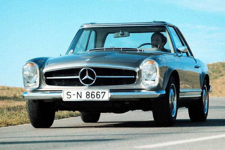 Der schöne Stern: Der Mercedes 230 SL „Pagode“ feiert in diesem Jahr seinen 50sten Geburtstag. (Foto: Mercedes)