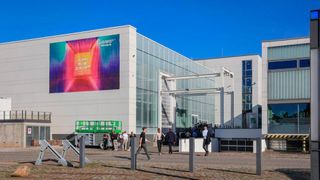 Auf einer Fläche von rund 1.600 Quadratmetern bietet die neue Forschungs- und Demonstrationsfabrik verschiedene Testflächen, Labore, Kreativräume und Coworking Spaces.  (Bild: Fraunhofer IFF)