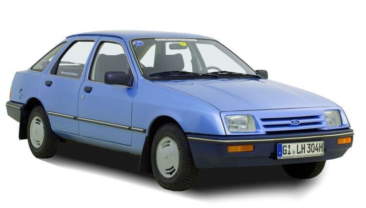 Der 5. Preis, ein Ford Sierra 1, Baujahr 1983, wird vom Club der Alt-Ford-Freunde gespendet. Obwohl, oder gerade weil er sich viel moderner fährt als der Taunus, blieb der Sierra als Liebhaberauto lange unentdeckt. 1982 ist Autodesign längst kompliziert geworden. Es geht ums Spritsparen, um Haltbarkeit und irgendwie auch um die Rettung der Welt. Die Zeiten, in denen Autos einfach nur schön sein mussten, scheinen vorbei zu sein. (Foto: Lebenshilfe)