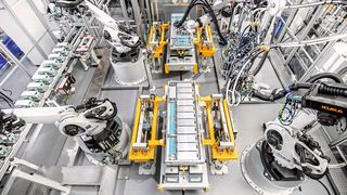 Vollautomatisierte Arbeitsstation: Webasto produziert Batteriesysteme in hochflexibler Fertigungs- und Montagelinie. (Webasto SE)