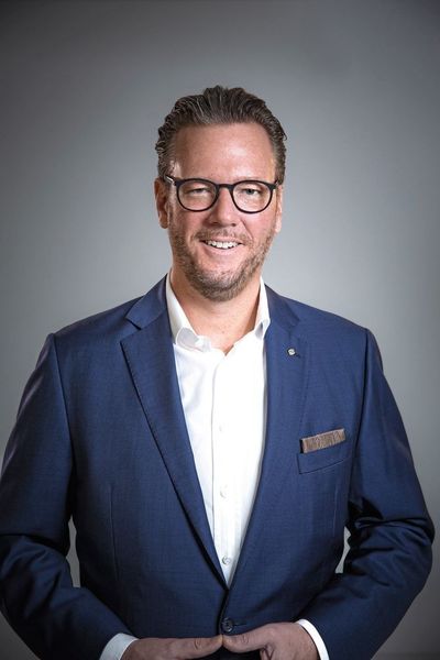 Manager des Jahres: Die Leser des Fachmediums „Markt & Technik“ haben in der Kategorie Elektromechanik erneut Philip Harting zum Manager des Jahres gewählt. Damit geht die Auszeichnung bereits zum dritten Mal an den Vorstandsvorsitzenden der Harting-Technologiegruppe. (Harting Stiftung & Co. KG)