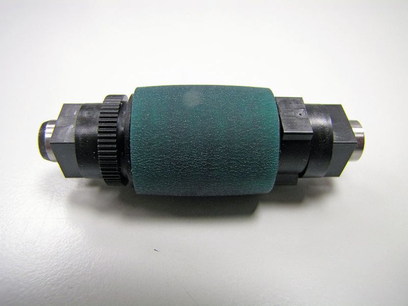 Bombierte technische Rolle für den Bandtransport. Durch die Bombierung bleibt das Band immer mittig. (TYP)