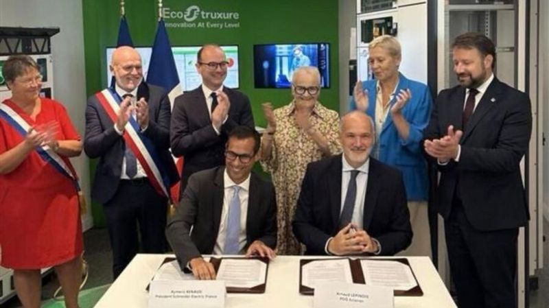 Die beiden Unternehmen unterzeichneten am 31. Juli 2026 eine Absichtserklärung für eine Kooperation bei der Entwicklung vom Strominfrastruktur für KI-Rechenzentren.(Bild:  DCmag / Schneider Electric / Eclairion)