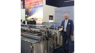Wolfgang Kamps, Ipco Sales Manager D-A-CH mit dem neuen Rotoform HP für hochviskose Produkte  (Wühr/PROCESS)