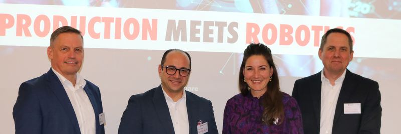 Production meets Robotics – Schlüsselfaktoren für die Produktion der Zukunft. V.l.n.r.: Ralf Bär, Geschäftsführer bei BÄR Automation GmbH, Erkut Yesiltepe, Geschäftsleitung Vertrieb National bei Würth Industrie Service, Sandra Kientsch, Vice President Sales & Marketing bei IDEALworks GmbH, Stefan Reuss, Geschäftsführer IT und Digital Solutions bei Würth Industrie Service(Bild:  Anna-Lena Popp, Würth Industrie Service GmbH & Co. KG)