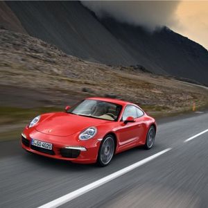 Die Porsche-911-Karosserie wiegt insgesamt rund 80 Kilogramm weniger als das Vorgängermodell.