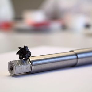 Mit dem Logiq MM Face im Durchmesser zwölf Millimeter mit sechs Schneiden kann Rotec den Sechskant in elf Sekunden einbringen.(Bild:  Iscar)