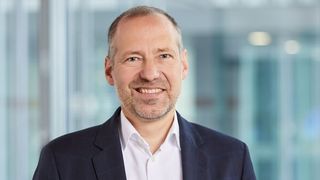 Bitkom-Präsidiumsmitglied Matthias Hartmann lobt das Entlastungspaket der Bundesregierung und fordert mehr Investitionen in digitale Technologien. (Bild: OLIVER ROESLER / Bitkom)