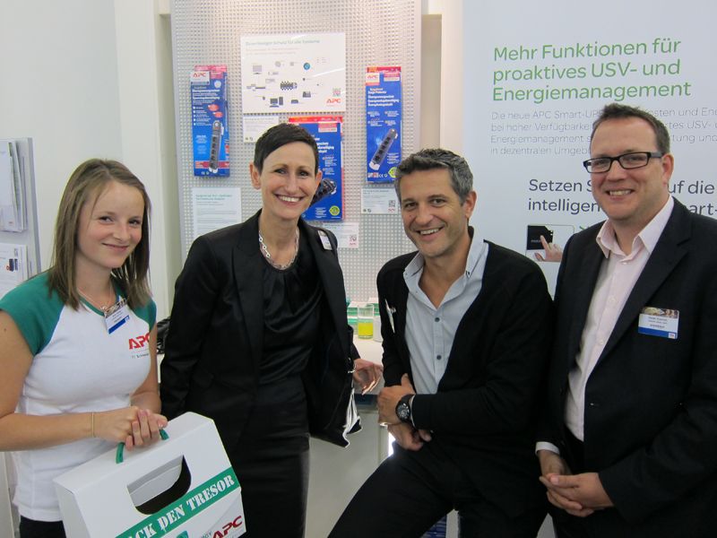 Das Schneider-Electric-Team (v. l.): Alina Hübner, Karin Hernik, Dieter Rahe und Stefan Knerrich  (Bild: IT-BUSINESS)