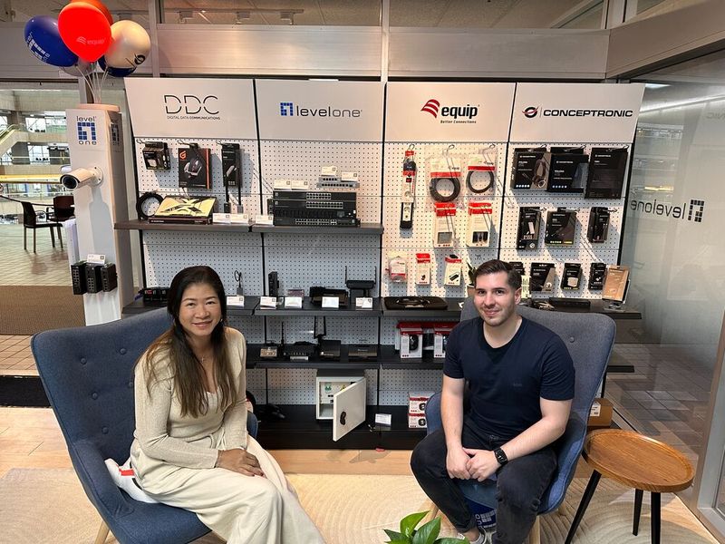 Amanda Chen und Nico Riedl und das gesamt DDC Team hatte im 6. Stock einen Showroom. (Bild: Vogel IT-Medien)