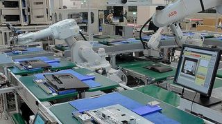 Cobots (Kollaborative Roboter) in der Elektronikfertigung (Bild: ABB)