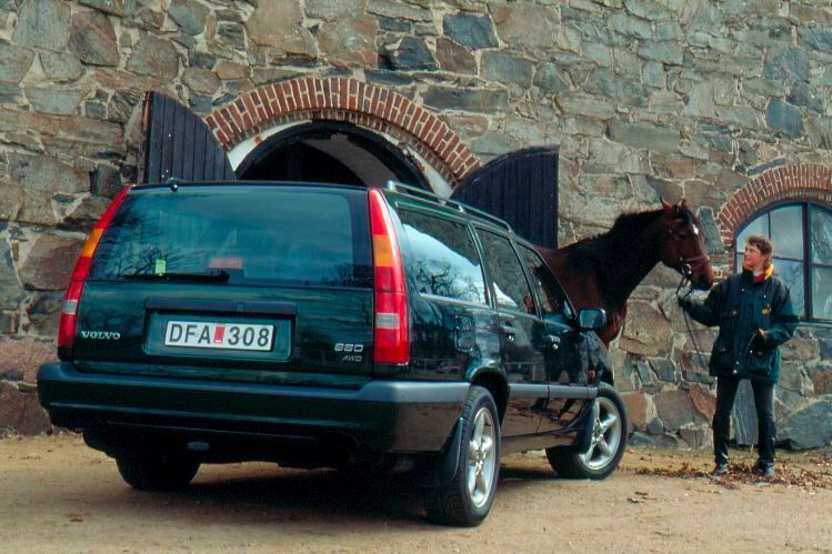 Ein ideales Familienvehikel: langlebig, robust und dazu noch kantig-praktisch geschnitten. So ein Volvo-Kombi ist ein echtes Nutztier. Aber eines mit jeder Menge Charme und Stil. Seit 1991 gebaut, kommen die ersten Modelle bald in den Genuss eines H-Kennzeichens. (Bild: Volvo)