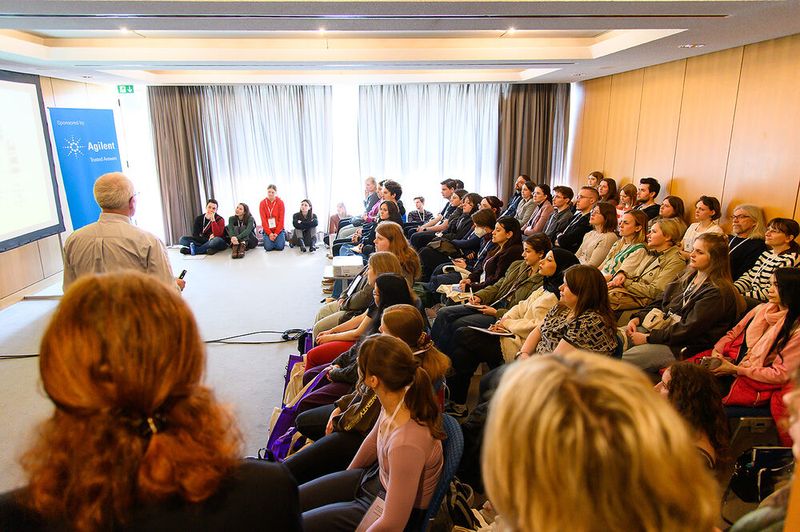 Volles Auditorium im Vortragsraum.   Mehr Infos zu den kommenden LAB-SUPPLY-Messen finden Sie auf www.lab-supply.info (Bild: Stefan Stark)