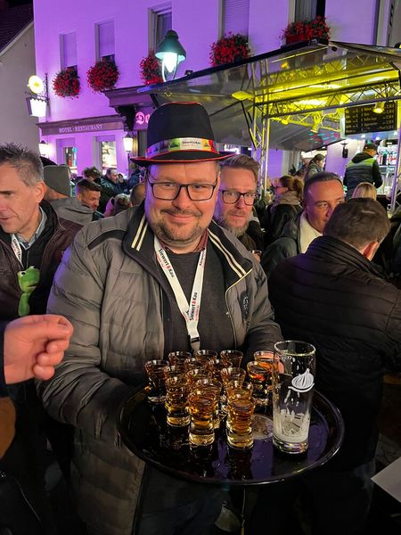 Timo Stute, S&K, hat warmen Sliwowitz besorgt. (Bild: Vogel IT-Medien GmbH)