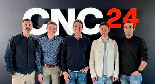 Das ist der Team-Zuwachs in Sachen Wachstum bei der B2B-Beschaffungsplattform CNC24, um den Co-Founder und Production Officer Marlon Gerat (links). Wer die Industrieexperten sind, und was sie „drauf“ haben, verrät nebenstehender Beitrag.(Bild:  CNC24)