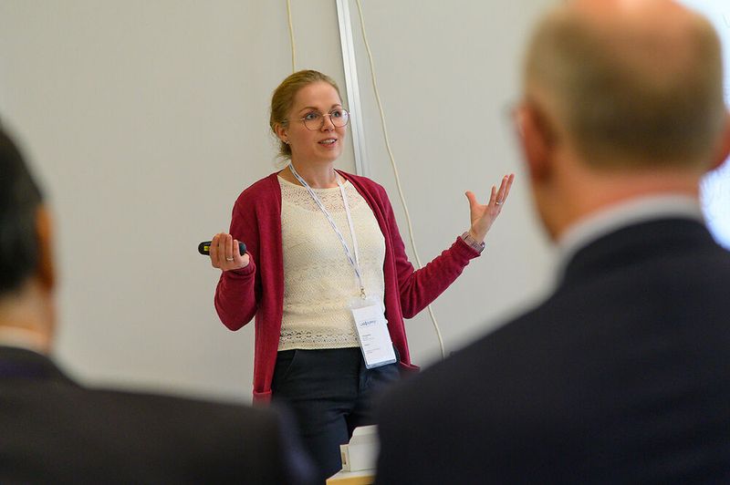 Dr. Susan Weidig von Cube Biotech & IBA Lifesciences erläutert in ihrem Vortrag Affinitäts-tag-Systeme und ihre Vorteile für die Proteinreinigung.   Mehr Infos zu den kommenden LAB-SUPPLY-Messen finden Sie auf www.lab-supply.info (Bild: Stefan Stark)