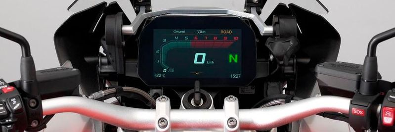 Die Connectivity-Funktionen sollen dem Biker ein komfortables Telefonieren und Musikhören während der Fahrt ermöglichen. (Bild:  BMW Motorrad)