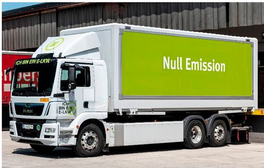 Nachhaltig genug? So, wie mithilfe deses MAN-Elektro-Trucks, funktioniert es laut dpa mit Blick auf einige Glieder der Lieferkette in Sachen Ressourceneffizienz noch nicht. Es bestehe Nachholbedarf.(Bild:  MAN)