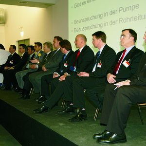 Schon Tradition: Highlight des Seminars war wieder die Abschluss-diskussion mit allen Referenten, in der Problemstellungen von Teil-nehmern erörtert wurden.