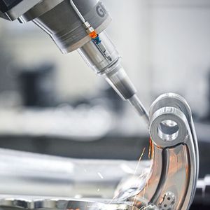 Die Zerspanung erfolgt in bis zu 40 Arbeitsschritten und beinhaltet komplexe Aussenkonturen, ...(Bild:  Starrag / Ralf Baumgarten)