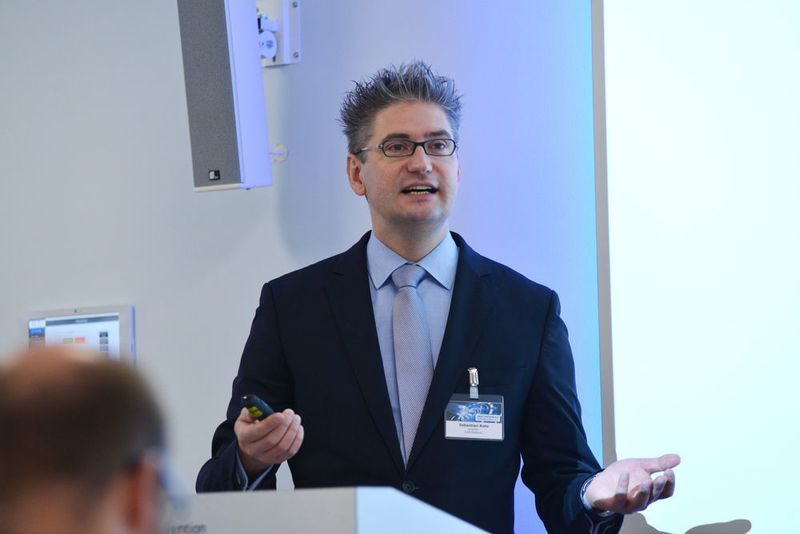 Auf dem Anwenderkongress „Produktion 4.1 - Vom 4.0 Hype zum Handeln“ am 7. November 2017 im Vogel Convention Center Würzburg haben die Teilnehmer gelernt, welche Excellence-Lösungen Industrie 4.0 für die Optimierung von Produktion und Instandhaltung bieten. (Vogel Business Media)