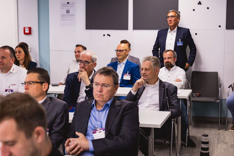 Impressionen vom 24. Würzburger EMS-Tag: Im Mittelpunkt standen aktuelle Branchenthemen, praxisnahe Impulse und insbesondere der persönliche Austausch innerhalb der EMS-Community. (Bild: Stefan Bausewein)