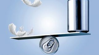Getränkedosen aus Aluminium wiegen heute nur noch 13 g. Bild: Ball Packaging Europe (Archiv: Vogel Business Media)