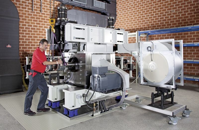 Am Prüfstand für Radsatzlager für Hochgeschwindigkeitszüge: die mechatronischen Systeme werden heute mit mit integriertem Meßsystem geliefert. (Bild: Schaeffler)