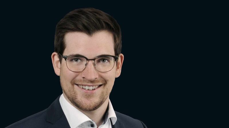 Der Autor: Lukas Diener ist Principal Consultant Data & Analytics Strategy, Data Culture, Data Governance und Domain Lead Strategy bei der QUNIS GmbH. (Bild:  QUNIS GmbH)