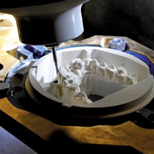 Die Zahntechnik, in der schnell individuelle Lösungen gefordert sind, profitiert vom Additive Manufacturing.